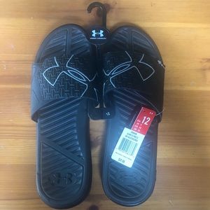 Under Armour men’s black slides brand new